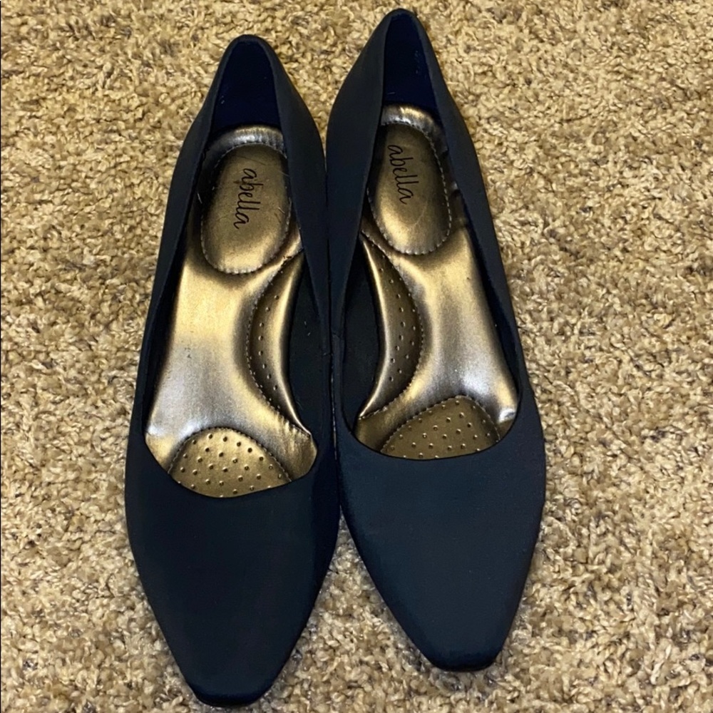 Size 10 Navy Heels - Like New!
